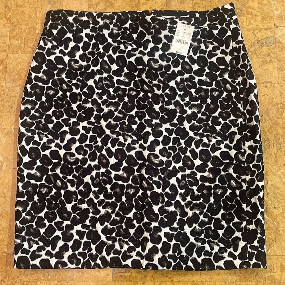 J Crew woven skirt. Zipper and slit in back. Fully lined. NWT size 10